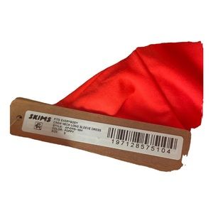 Skims long sleeve maxi dress.. Brand new with tags Size small